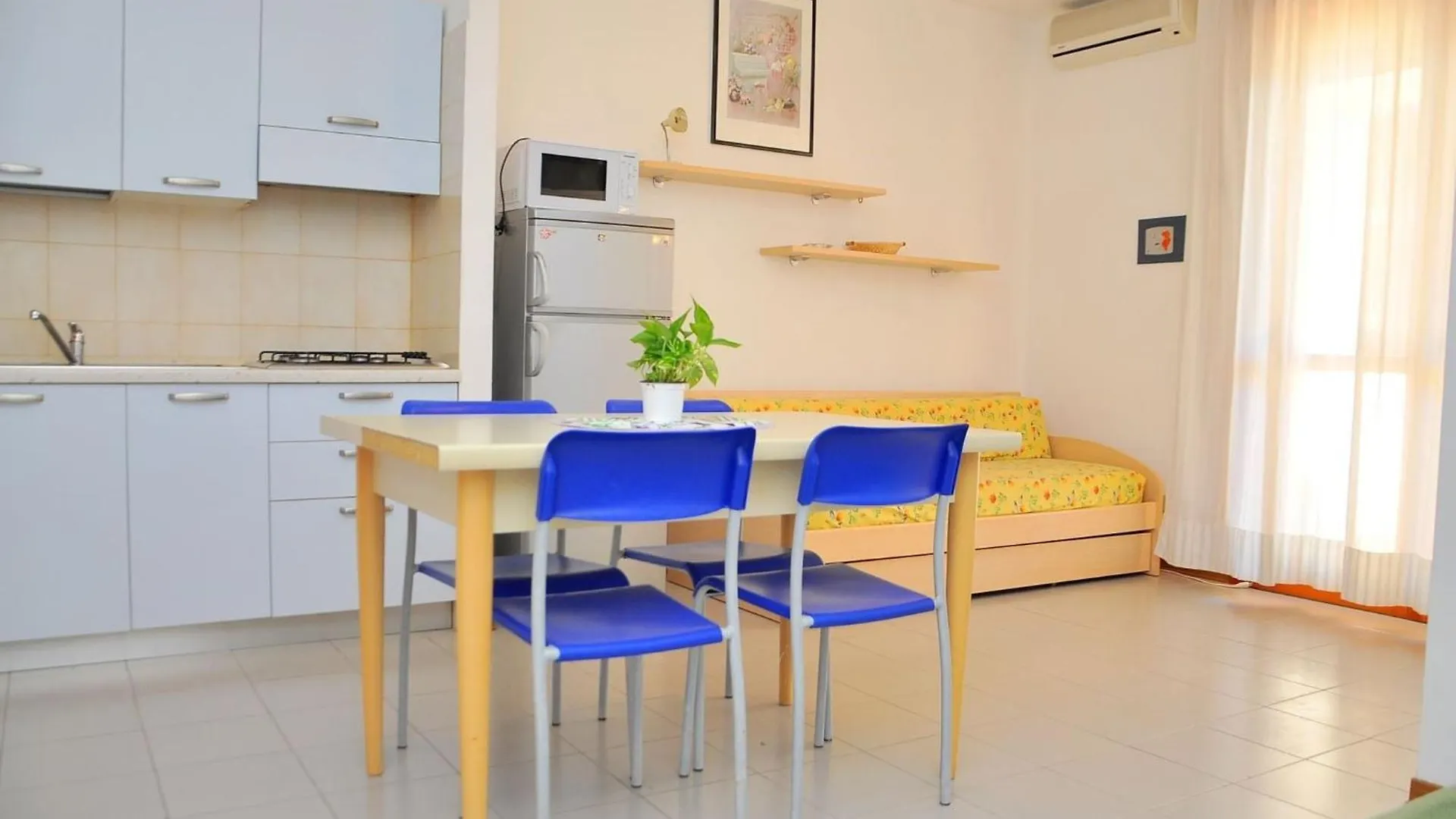 Bright And Functional Flat With Seaview Balcony Apartment Bibione 0*,